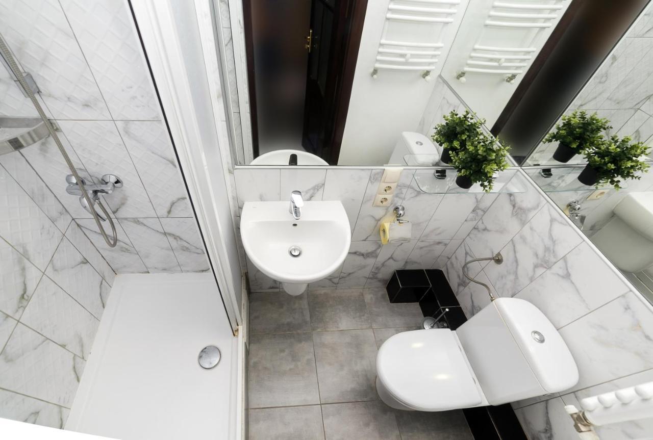Main Square Apartment Good Stay In The City Center Lemberg Exterior foto