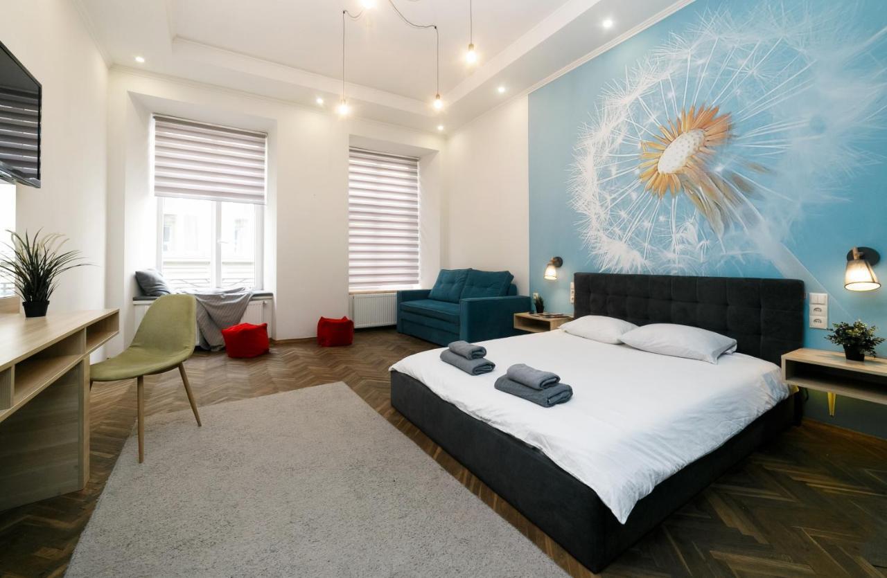 Main Square Apartment Good Stay In The City Center Lemberg Exterior foto